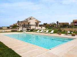 Villa Paradiso with pool, fireplace & barbeque，位于莫迪卡的公寓