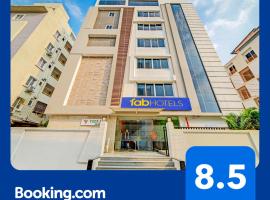 FabHotel Viraj Suites Gachibowli，位于海得拉巴的酒店