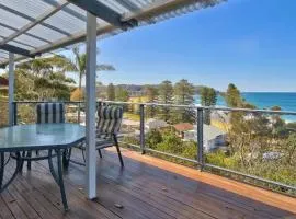 Family Beach Retreat in Lovely Terrigal Home