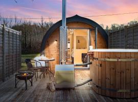 Morgan Sweet, Apple Tree Glamping, Nr Wells，位于韦尔斯的酒店