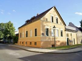 "Ferienwohnung am Schloss" - Ferienwohnung mit Blick auf das Barbyer Schloss, 5 Gehminuten bis zur Elbe，位于Barby的酒店