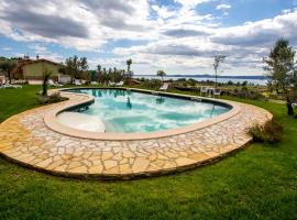 Agriturismo Parco di Canuleio - con vista sul Lago，位于博尔塞纳的酒店