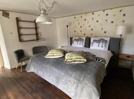 House in Eislek, North Luxembourg, dating from 1890, newly renovated，位于Deiffelt的酒店