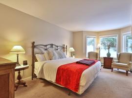 The Birch Ridge- American Classic Room #7 - King Suite in Killington, Hot Tub, home，位于基灵顿的酒店