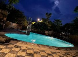 Fire Fly Farm Stay，位于Varagampadi的酒店