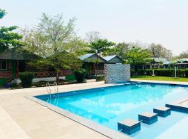 Lighthouse Waterpark and Resort，位于Mansar的酒店