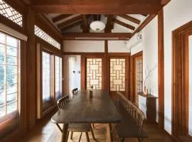 Luxury hanok with private bathtub - SW11