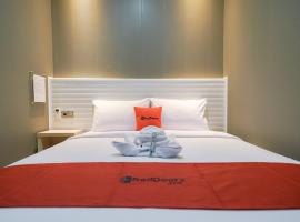 RedDoorz near Exit Toll Sirkuit Sentul，位于茂物的酒店