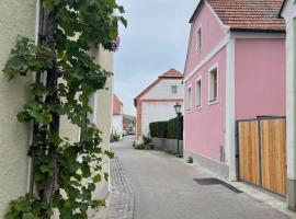 Altes Winzerhaus in der Wachau - neu renoviertes Haus mit Terrasse，位于杜伦斯坦的酒店