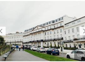 Crown hotel Scarborogh，位于莫法特的酒店