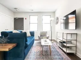 CozySuites Music Row Elegant 1BR w free parking #06