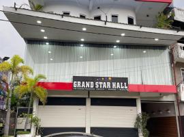 Grand Star Guest House，位于拜蒂克洛的酒店