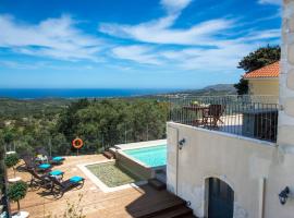 Villa Cretan View with Heated Swimming Pool，位于Pátima的自助式住宿