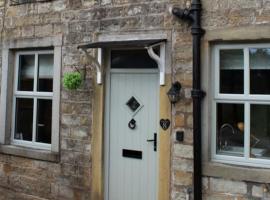 Caterpillar Cottage, tucked away in Kelbrook，位于Kelbrook的酒店