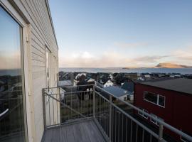 New Aparthotel / Panoramic sea view，位于托尔斯港Svartifossur附近的酒店