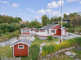 Nice Home In Uddevalla With House Sea View，位于乌德瓦拉的别墅