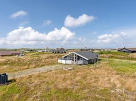 Nice Home In Hvide Sande With Wifi，位于比耶勒高的酒店