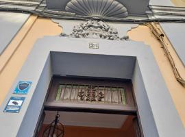 Atico Duplex Marques de Reyes，位于塞维利亚马埃斯特兰萨斗牛场附近的酒店