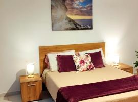 Large and modern apartment in the centre of Malta，位于莫斯塔的酒店