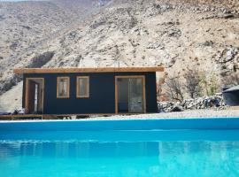 Refugio Alma de Montaña, piscina privada，位于Monte Grande的木屋