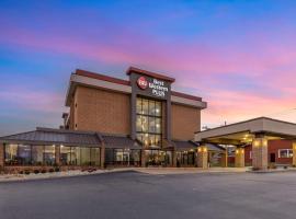 Best Western Plus St. Louis West-Westport，位于马里兰高地的酒店