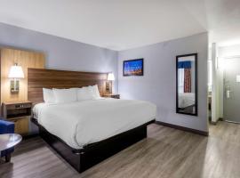 Best Western Plus St. Louis West-Westport，位于马里兰高地的酒店