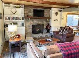 Pet friendly cabin on 5 Acres near Boone & parkway