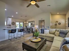 Putting Green, Grill Home in Sun City West!，位于Sun City West的酒店