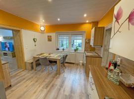 Neu Ferienwohnung Kriesten，位于巴特布兰巴赫的酒店
