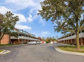 Travelodge by Wyndham Canton-Livonia Area, MI，位于坎顿的酒店
