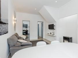 A Lodge in Blue，位于阿威罗的酒店