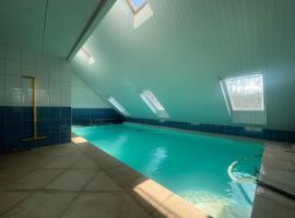 Relaxing Villa with Pool，位于Filot的酒店