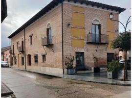 Hotel Restaurante Doña Elvira，位于Nava del Rey的酒店