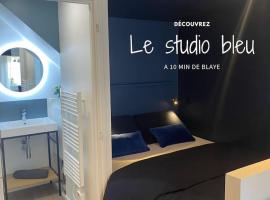 Le Studio bleu à 10 min de Blaye - climatisé，位于Eyrans的度假短租房