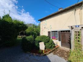 Gîte Authentique pour 6 Pers. avec Cheminée à Proximité de Vittel et Activités Nature - FR-1-589-427，位于Nonville的酒店