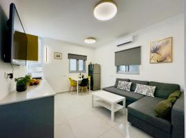 Amazing 2Rooms Apt in Bat Yam - Step by the beach，位于巴特亚姆的公寓