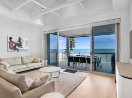 Moana Esplanade - Pure Beach Front 3 Bed Apt，位于Moana的酒店
