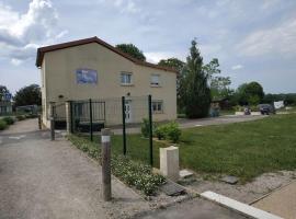 Maison indépendante avec 3 chambres，位于Mourmelon-le-Grand的酒店