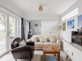 Cosy and modern 1 bedroom garden house - very dog friendly!，位于Tarves的酒店