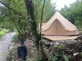 Go Wild Glamping，位于锡比乌的豪华帐篷营地