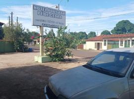 Hostel Pé de Cedro，位于Coxim的酒店