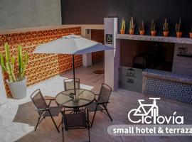 Hotel Ciclovía & Terraza，位于Zitácuaro的酒店