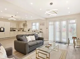 Luxurious 4 Bed House, Solihull, NEC, Airport, Business & Leisure Stays - Wisteria House