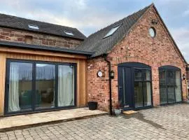 Honeyberry Cottage -PART OF ALTON COTTAGES