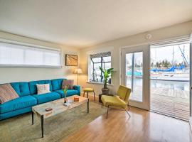 Portland Floating Home Getaway with Sauna!，位于波特兰的酒店