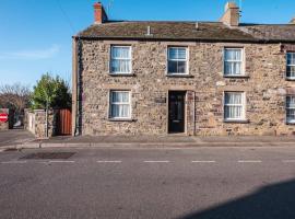 Cosy Welsh Cottage in St Davids Centre with Garden，位于圣大卫的宠物友好酒店