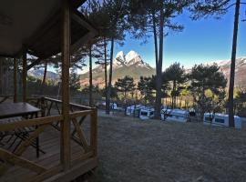 Bungalows del Camping Pedraforca，位于萨尔德斯的度假短租房