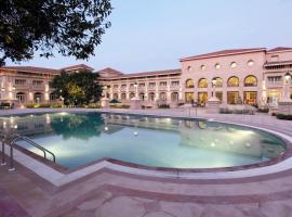 Evershine Resort & Spa，位于马哈巴莱斯赫瓦尔的酒店