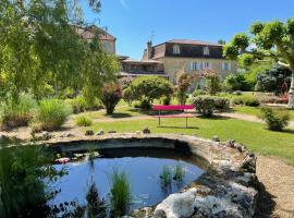 Les Glycines - Hôtel & Spa - Teritoria，位于莱塞齐耶德泰阿克的酒店