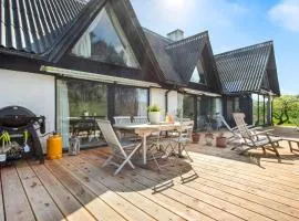 Stunning Apartment In Gudhjem